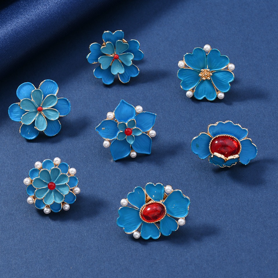 Vintage Fashion Wear - ヴィンテージエナメルブルーフラワーブローチ エレガントな花柄ブローチ フェイクパールアクセント クラシックゴールドトーン ラペルピン 女性用