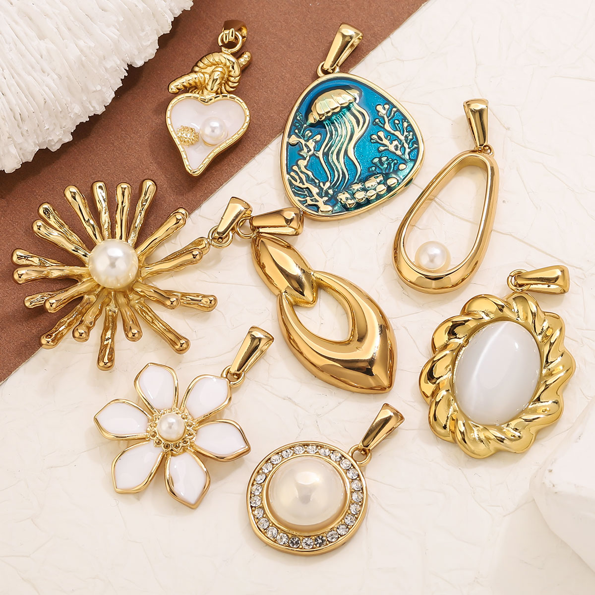 1個入り 18K金メッキステンレススチール製フラワーチャーム - Vintage Fashion Jewelry のレビューと価格