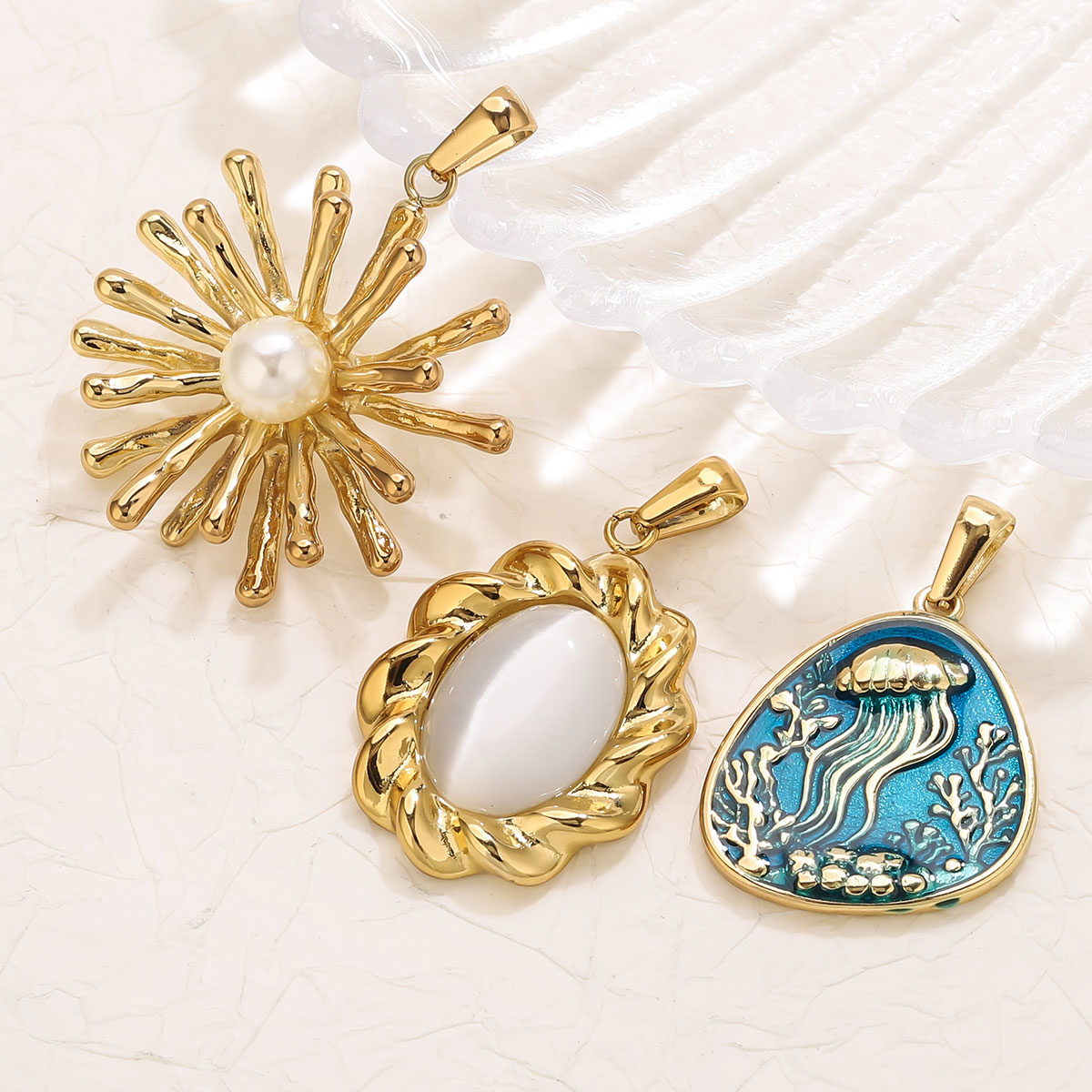1個入り 18K金メッキステンレススチール製フラワーチャーム - Vintage Fashion Jewelry のレビューと価格