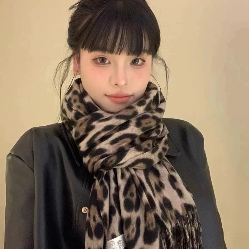 2025年ニューレトロシルクレオパード柄スカーフ軽量ソフト暖 - Vintage Fashion Wear のレビューと価格